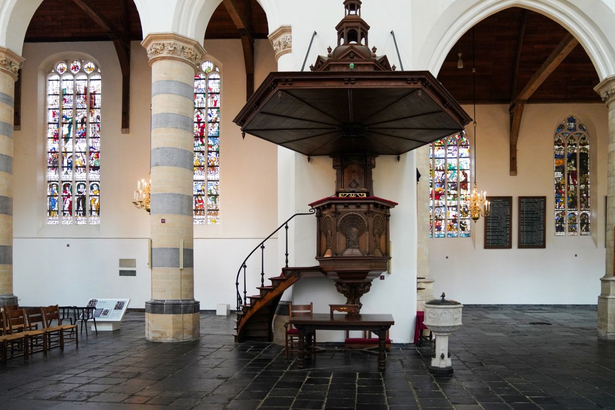 Interieur Oude Kerk Delft